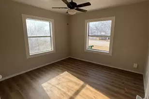 519 Hutchinson St, Bowie, TX 76230 - Photo 6