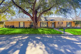 2013 Glenwood Cir, Corsicana, TX 75110 - Photo 1