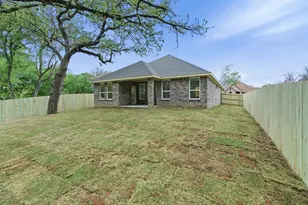 213 E Bullard St, Weatherford, TX 76086 - Photo 2