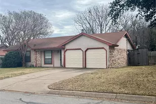 713 Vaughn Dr, Burleson, TX 76028 - Photo 2