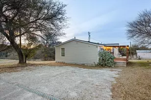 3502 Brazos River Dr, Granbury, TX 76048 - Photo 4