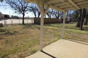1210 Winkler St, Ennis, TX 75119 - Photo 14