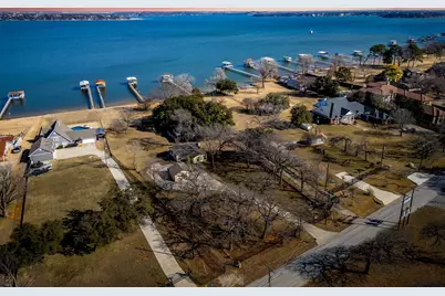 218 N Broadway Road, Azle, TX 76020 - Photo 2