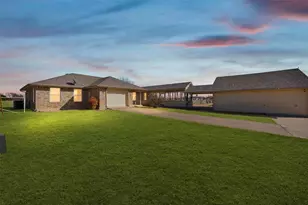 1043 Bells Chapel Rd, Pecan Hill, TX 75165 - Photo 2