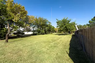 400 E Sycamore St, Sherman, TX 75090 - Photo 2