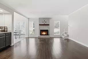 2713 Meadowstone Ct, Carrollton, TX 75006 - Photo 2