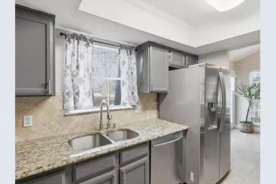 2713 Meadowstone Court, Carrollton, TX 75006 - Photo 10