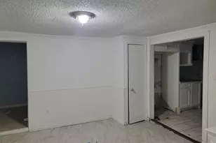 924 N Clements St, Gainesville, TX 76240 - Photo 2