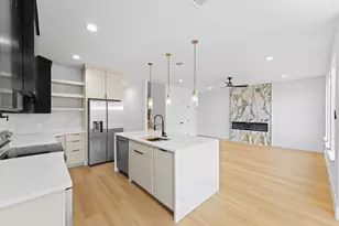 131 Lakeshore Ln, Glenn Heights, TX 75154 - Photo 2