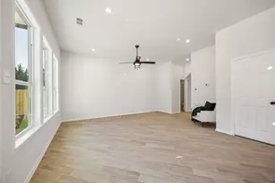 232 Hilltop Dr, Ennis, TX 75119 - Photo 10