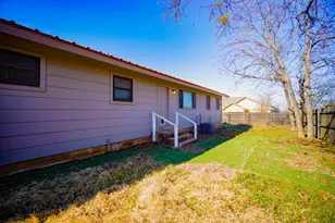 202 N 10th St, Jacksboro, TX 76458 - Photo 24