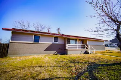 202 N 10th Street, Jacksboro, TX 76458 - Photo 4