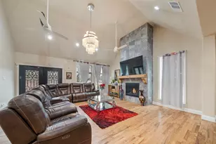 314 S Hastings, Irving, TX 75060 - Photo 2