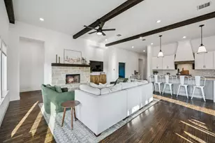 1318 Oliver Creek Ln, Justin, TX 76247 - Photo 6