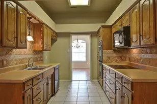 316 Bremen Dr, Hurst, TX 76054 - Photo 8