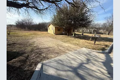 318 S Church Street, Hillsboro, TX 76645 - Photo 2