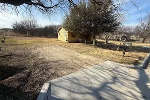 318 S Church St, Hillsboro, TX 76645 - Photo 2