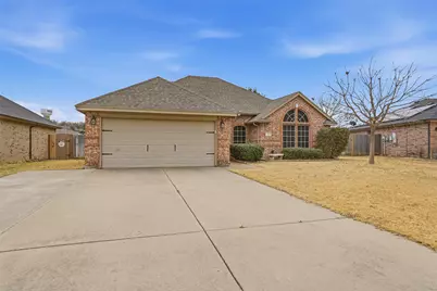 913 Raenae Drive, Burleson, TX 76028 - Photo 2