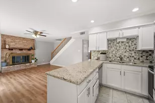 2402 Woodlawn Dr, Ennis, TX 75119 - Photo 2