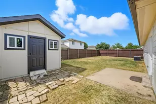 219 Hilltop Dr, Justin, TX 76247 - Photo 28