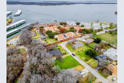 113 W Shore, Lewisville, TX 75057 - Photo 4