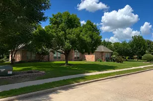 1810 Plum Creek Dr, Midlothian, TX 76065 - Photo 2