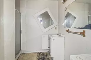 815 Apache, Dallas, TX 75217 - Photo 12