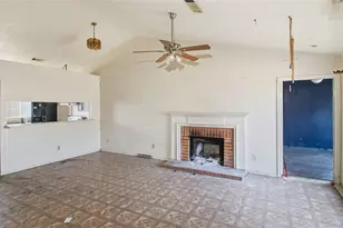 815 Apache, Dallas, TX 75217 - Photo 10