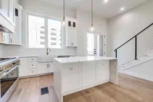 218 E Dallas Rd, Grapevine, TX 76051 - Photo 10