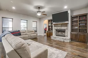 424 Delaware St, Burleson, TX 76028 - Photo 6