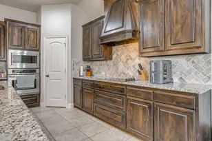 424 Delaware St, Burleson, TX 76028 - Photo 16