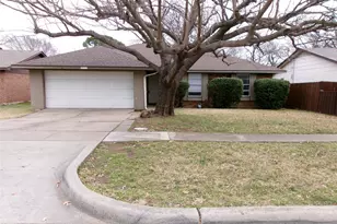 1022 S Center St, Grand Prairie, TX 75051 - Photo 1