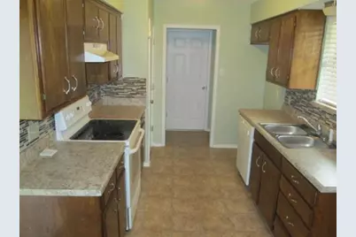 1022 S Center Street, Grand Prairie, TX 75051 - Photo 2