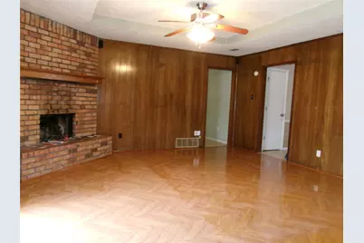 1022 S Center Street, Grand Prairie, TX 75051 - Photo 4