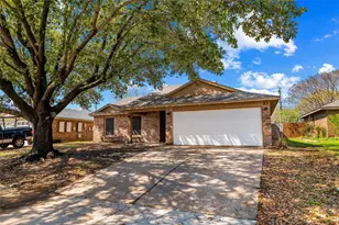 4238 Emerson Dr, Grand Prairie, TX 75052 - Photo 4