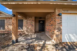 4238 Emerson Dr, Grand Prairie, TX 75052 - Photo 4