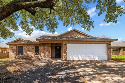 4238 Emerson Drive, Grand Prairie, TX 75052 - Photo 2