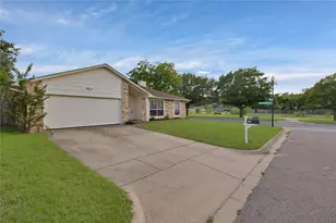 7357 Channelview Dr, Fort Worth, TX 76133 - Photo 2