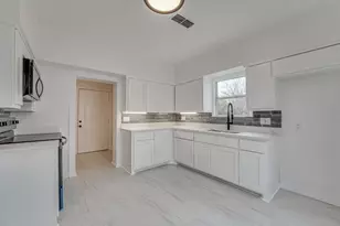 114 E Ross St, Waxahachie, TX 75165 - Photo 14