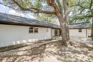 2536 Daisy Ln, Fort Worth, TX 76111 - Photo 38