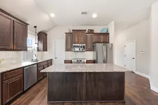 8805 Cassidy Ln, Aubrey, TX 76227 - Photo 10