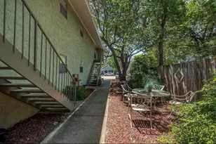 627 Texas St, Denton, TX 76209 - Photo 10
