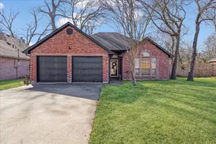 1413 Pecan Creek Dr, Farmersville, TX 75442 - Photo 2