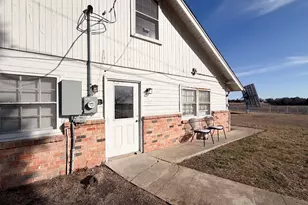 2200 Country Club Rd, Ennis, TX 75119 - Photo 2