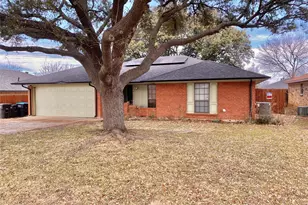 2820 Whitehurst Dr, Fort Worth, TX 76133 - Photo 2