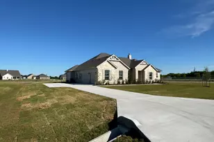 2204 Continent Ct, Krum, TX 76249 - Photo 4