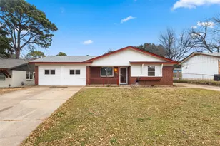 501 Franklin Dr, Euless, TX 76040 - Photo 2