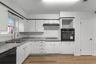 501 Franklin Dr, Euless, TX 76040 - Photo 4