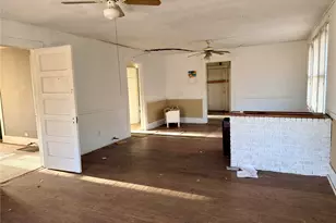 304 E 1st Ave, Corsicana, TX 75110 - Photo 4