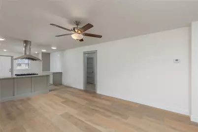 833 W Live Oak Street, Jacksboro, TX 76458 - Photo 10